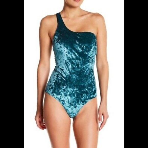 Red carter Velvet asymmetrical one piece features - Picture 6 of 10